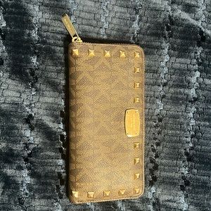 Pre-owned Michael Kors zippy wallet